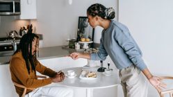 7 DOSA Istri pada Suami yang Banyak Ditemukan dalam Kehidupan Sehari-hari, Salah Satunya Terlalu Cemburu