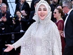 Christine Hakim Bongkar Rahasia Syahrini Dapat Berjalan di Karpet Merah Cannes 2025 Christine Hakim Bongkar Rahasia Syahrini Dapat Berjalan di Karpet Merah Cannes 2025