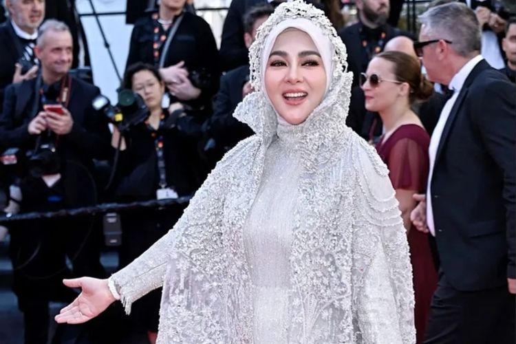 Christine Hakim Bongkar Rahasia Syahrini Dapat Berjalan di Karpet Merah Cannes 2025