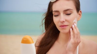 6 Tips Penting Pakai Sunscreen Agar Optimal, Hindari Kesalahan Ini!