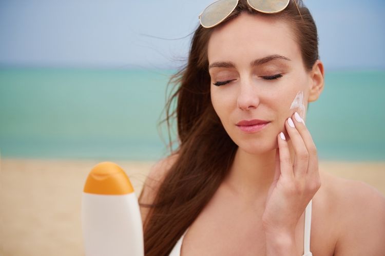 6 Tips Penting Pakai Sunscreen Agar Optimal, Hindari Kesalahan Ini!