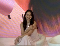 Tips Cepat Tampil Percaya Diri seperti Enzy Storia: Rahasia dalam 3 Menit Terletak pada Rambut! Tips Cepat Tampil Percaya Diri seperti Enzy Storia: Rahasia dalam 3 Menit Terletak pada Rambut!