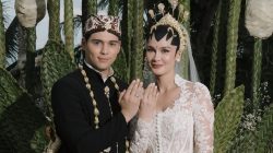 Menangis Bahagia: Gaun Pernikahan Luna Maya Menggambarkan Lukisan Ayahnya yang Tercinta