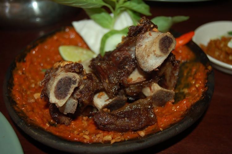 Rekomendasi Empuknya Iga Sapi di Seputar Surabaya: Destinasi Wajib Bagi Penggemar Kuliner