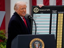 Trump Kurangi Pajak Impor dari China Sebelum Negosiasi