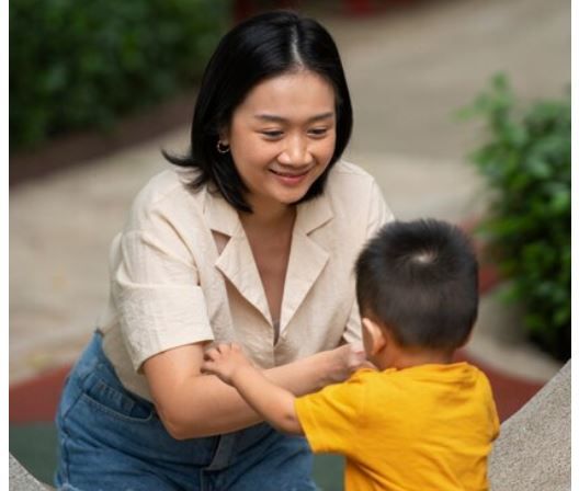 9 Makna Mimpi Bertemu Ibu: Apakah Ini Kehilangan atau Luka di Hati?