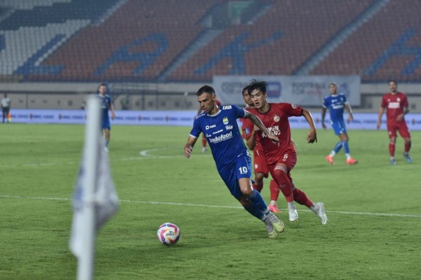 Del Pino Akhirnya Bisa Berkata pada Rodriguez: “Saya Juara dengan Persib”