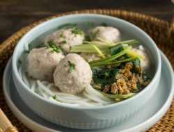 Menikmati Bakso Solo Legendaris di Surabaya: 5 Tempat di Mana Daging Sapi Nikmatnya Memukau