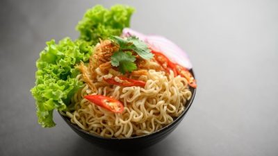 Cari Makanan Lezat dan Hemat? Coba 4 Warmindo Terbaik di Surabaya Raya Ini!