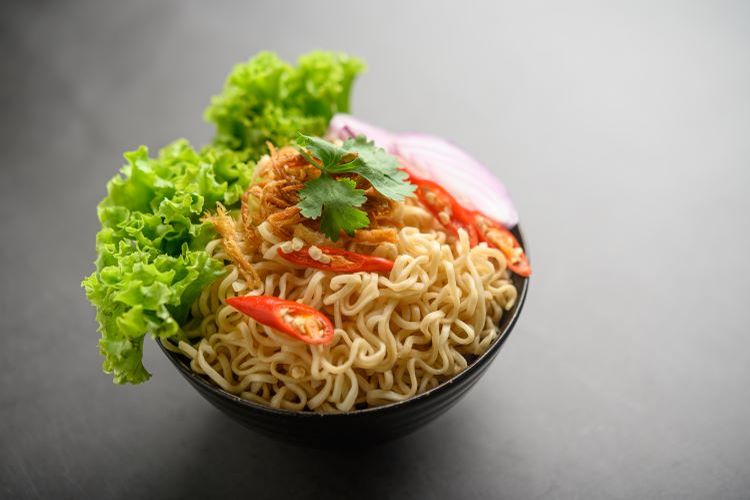 Cari Makanan Lezat dan Hemat? Coba 4 Warmindo Terbaik di Surabaya Raya Ini!