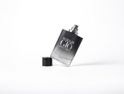 4 Parfum Pria Terbaik di Iklim Tropis: Wangi Awet dan Menawan!