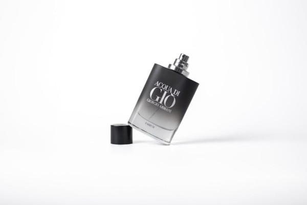 4 Parfum Pria Terbaik di Iklim Tropis: Wangi Awet dan Menawan!