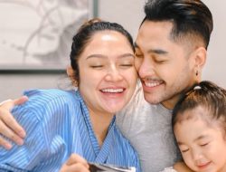 Cerita Persalinan Kedua Siti Badriah: Tanpa Dampingan Suami, Ia Harus Cepat dalam Proses Bersalin Cerita Persalinan Kedua Siti Badriah: Tanpa Dampingan Suami, Ia Harus Cepat dalam Proses Bersalin