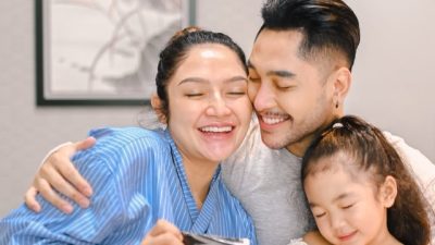 Cerita Persalinan Kedua Siti Badriah: Tanpa Dampingan Suami, Ia Harus Cepat dalam Proses Bersalin