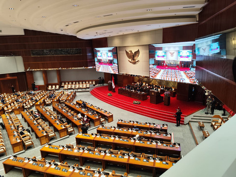 DPR Gelar Paripurna Diskusi Kerangka Ekonomi Makro dan Fiskal APBN 2026