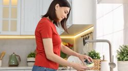 Orang yang Cuci Piring Pasca Makan Dicirikan oleh 7 Sifat Kepribadian Ini