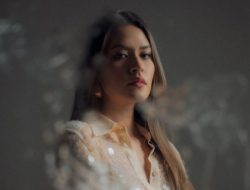 5 Lagu Raisa yang Palindrome Menghanyutkan, Liriknya Memilukan!