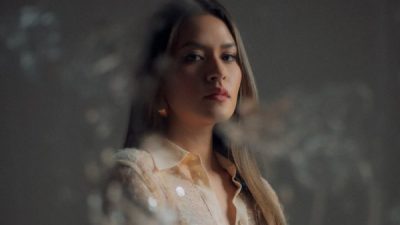 5 Lagu Raisa yang Palindrome Menghanyutkan, Liriknya Memilukan!