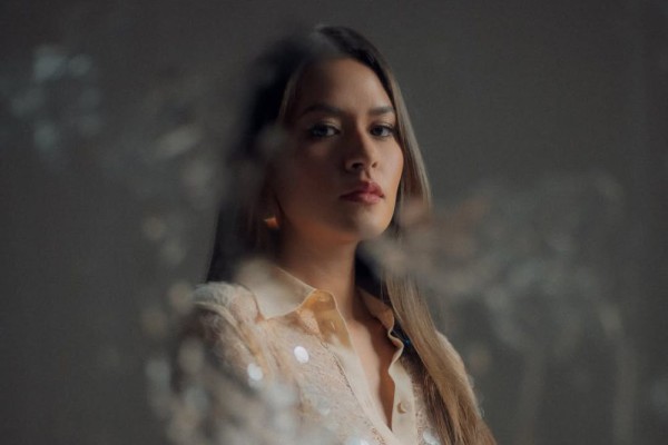 5 Lagu Raisa yang Palindrome Menghanyutkan, Liriknya Memilukan!