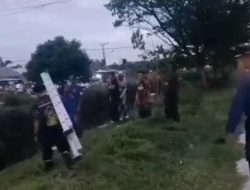 Tak Terduga! Pancing Jatuh, Ibu-Ibu Panggil Mobil pemadam Kebakaran Palangka Raya
