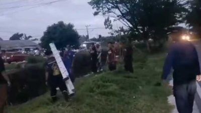 Tak Terduga! Pancing Jatuh, Ibu-Ibu Panggil Mobil pemadam Kebakaran Palangka Raya