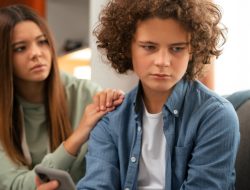 This Common Mistake Is Undermining Teens’ Self-Confidence This Common Mistake Is Undermining Teens’ Self-Confidence