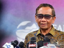 Soal Dugaan Judol, Mahfud MD: Jangan Dengar Budi Arie, Siapa Sudah Pernah Dicuri?