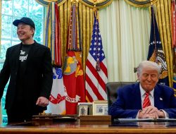 Trump Sends Musk From the White House With a Gold Key After Discussing Pardon Rumors, International Slaps, and Tesla’s Troubles Trump Sends Musk From the White House With a Gold Key After Discussing Pardon Rumors, International Slaps, and Tesla’s Troubles