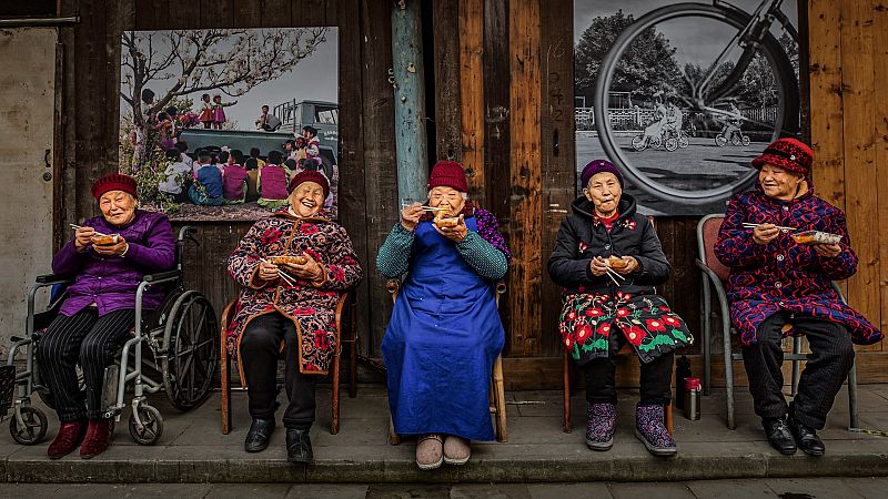 Grandma’s Spring Roll Triumph: Adorable Seniors Crowned Winners at World Food Photography Awards