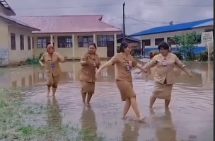 Video Guru Menari Viral di Sekolah Banjir; Akhirnya Dipecat dari Jabatan