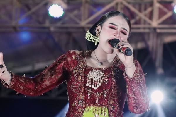 Lirik dan Makna Lagu “Ayang Ayang” oleh Niken Salindry