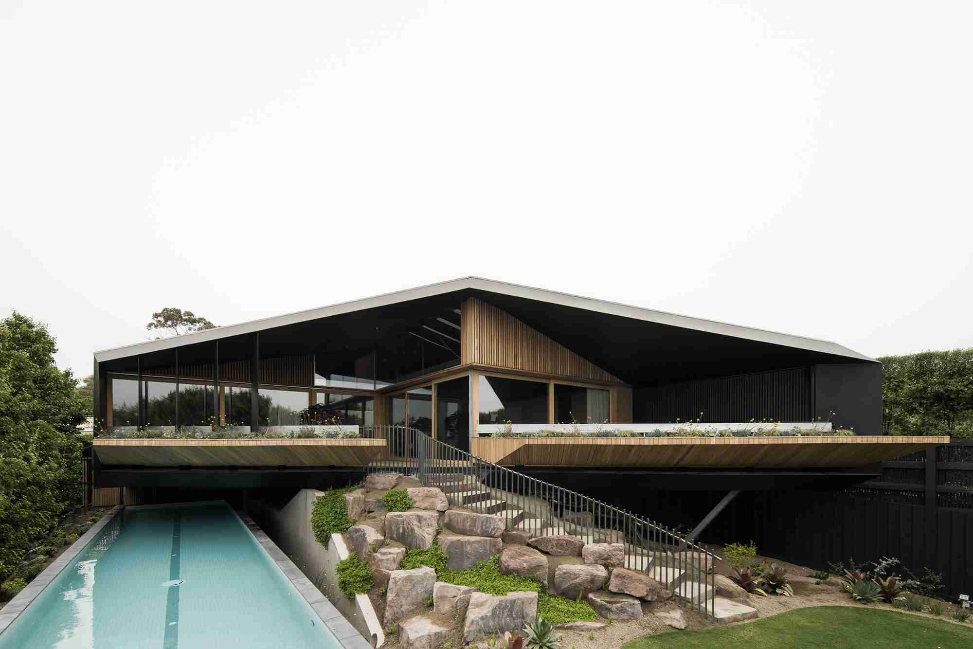 Inspirasi Rumah Elegan: Gaya Pantai Modern Berseni Tropis