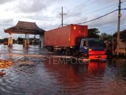 Pagar Laut Rusak, Pelabuhan Tanjung Emas Semarang Terjang Banjir Parah