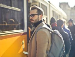 6 Kebiasaan Terbaik yang Harus Diterapkan saat Menggunakan Transportasi Publik 6 Kebiasaan Terbaik yang Harus Diterapkan saat Menggunakan Transportasi Publik