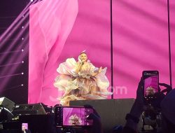 Rossa Sembunyikan Diri Sebagai Ibu Peri dalam Konser 30 Tahunnya, Menggemaskan Hati
