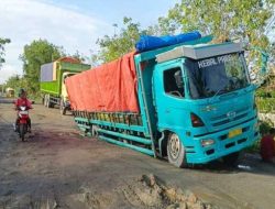 Truk Overload Wajib Diambil Tindakan Tajam, Biar Kerusakan Jalan Tak Semakin Parah Truk Overload Wajib Diambil Tindakan Tajam, Biar Kerusakan Jalan Tak Semakin Parah