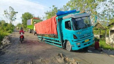 Truk Overload Wajib Diambil Tindakan Tajam, Biar Kerusakan Jalan Tak Semakin Parah