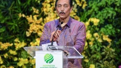 Luhut Ungkapkan Proyek Kereta Cepat Jakarta-Surabaya Tetap Maju