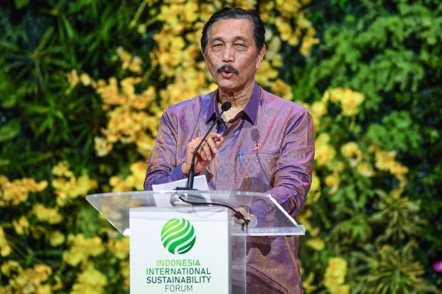 Luhut Ungkapkan Proyek Kereta Cepat Jakarta-Surabaya Tetap Maju