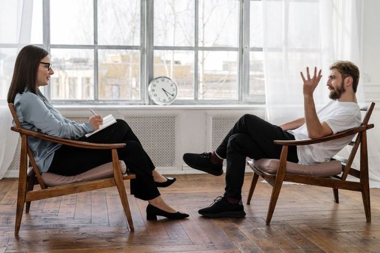 5 Zodiak yang Keliru Menafsirkan Kritik Konstruktif Sebagai Serangan Pribadi
