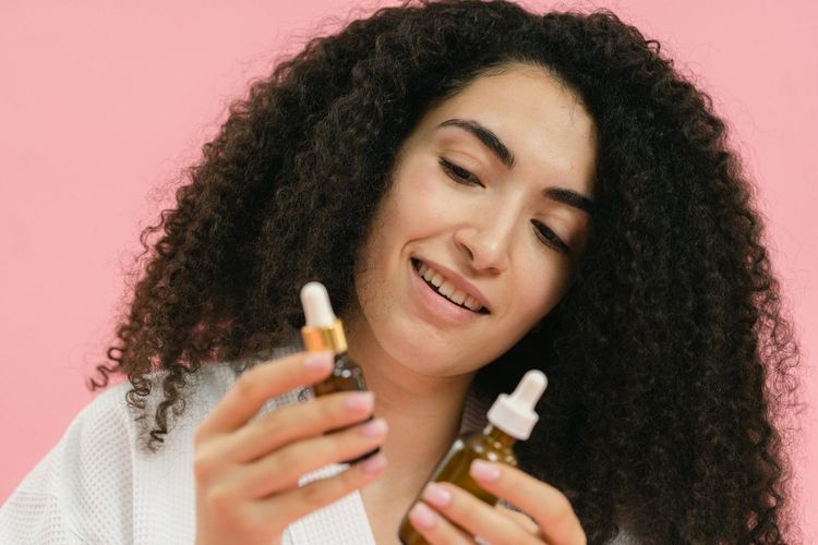 Temukan 7 Khasiat Minyak Almond bagi Kulit, Rambut, dan Bibir — Dengan Panduan Penggunaan yang Mudah