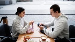8 Tingkah Laki-laki yang Tumbuh Tanpa Melihat Cinta Ibu: Dampaknya terhadap Cinta dan Hubungan