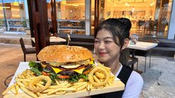 HARRIS Resort Waterfront Batam Luncurkan “Jumbo Sharing Plates”: Nikmati Makanan Lezat dan Ekonomis Bersama