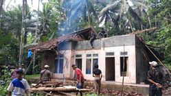 Rumah Karsadi di Pangandaran Roboh, Selamatkan Diri dari Reruntuhan