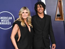 Heidi Klum Steals the Show in All-Black Ensemble at 2025 AMAs, Shares Motherly Advice with Son Henry Heidi Klum Steals the Show in All-Black Ensemble at 2025 AMAs, Shares Motherly Advice with Son Henry
