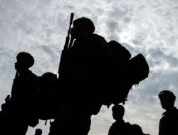 Survei Ungkap Kepercayaan Publik Tinggi pada TNI sebagai Lembaga Teratas Survei Ungkap Kepercayaan Publik Tinggi pada TNI sebagai Lembaga Teratas