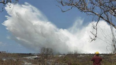 BMKG Ingatkan Adanya Gelombang Tinggi Hingga 4 Meter di Laut Hindia 14-17 Mei