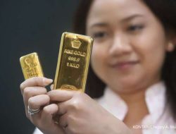 Harga Emas Antam Hari Ini: Turun menjadi Rp 1.902.000 per Gram, Sabtu (3/5) Harga Emas Antam Hari Ini: Turun menjadi Rp 1.902.000 per Gram, Sabtu (3/5)
