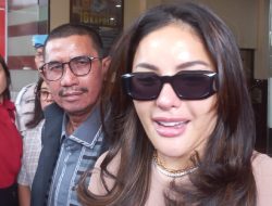 3 Berita Artis Paling Heboh: Sidangan Nikita Mirzani Ditunda, Ruben Onsu Bahas Perjalanan Mualafnya 3 Berita Artis Paling Heboh: Sidangan Nikita Mirzani Ditunda, Ruben Onsu Bahas Perjalanan Mualafnya
