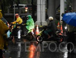 Weekend Tak Berwarna, Hujan Terus Mengguyur Jakarta Hari Ini